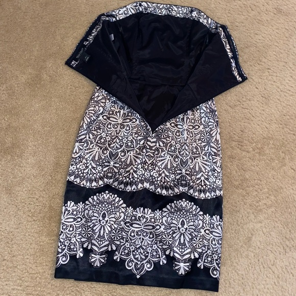 ⚪️⚫️White House Black Market Strapless Dress - Picture 7 of 13